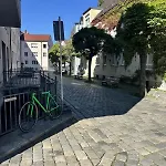 Hochwertige Goldenkey Mitten In Der Altstadt Aψβούργη
